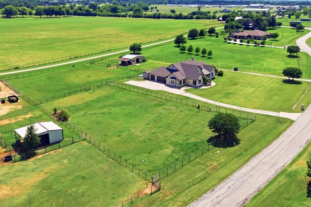 10040 Horseshoe Nail Road, Pilot Point, TX 76258