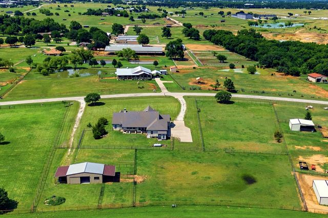 10040 Horseshoe Nail Road, Pilot Point, TX 76258