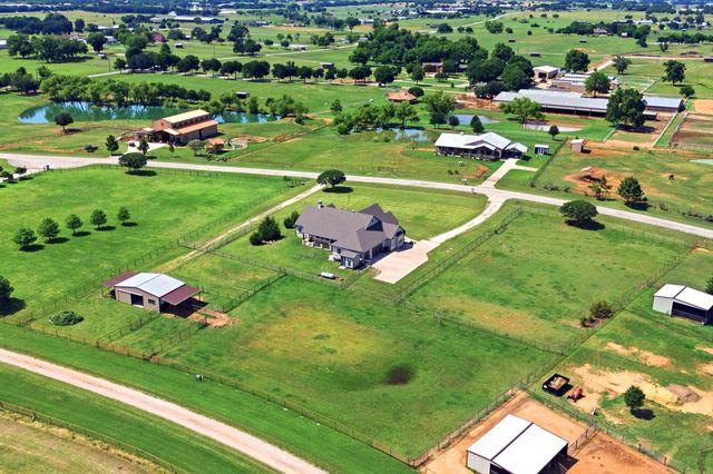 10040 Horseshoe Nail Road, Pilot Point, TX 76258