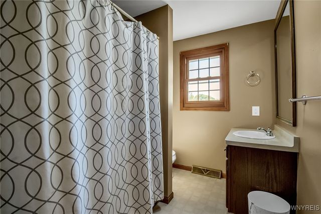 7218 Kinne Road, Lockport Town, NY 14094