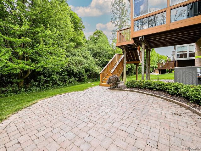 44415 Aspen Ridge Drive, Northville, MI 48168