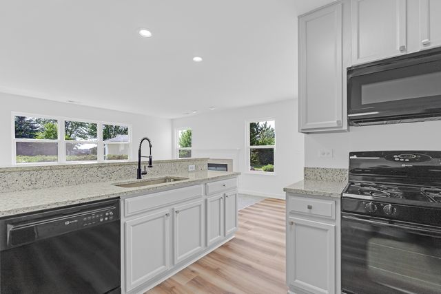 260 Wedgewood Circle, Lake In The Hills, IL 60156