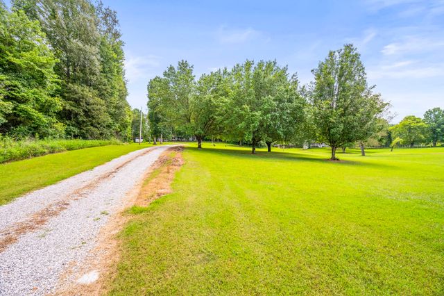 396 Parker Rd, Portland, TN 37148