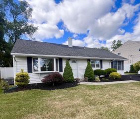40 Haines Avenue, Piscataway, NJ 08854