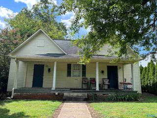 810 Blount Avenue, Guntersville, AL 35976