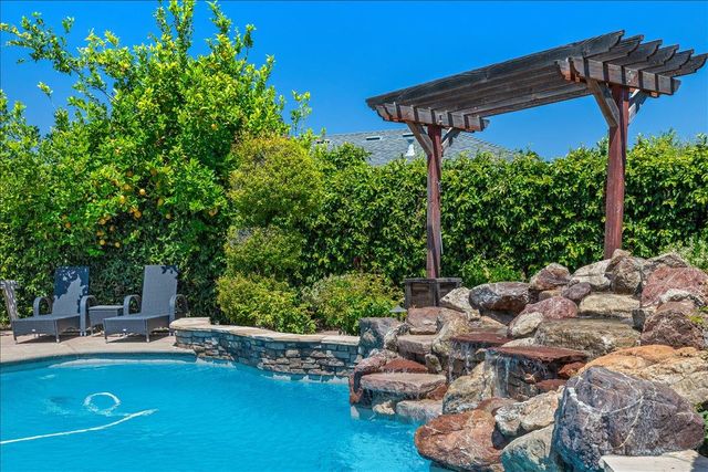 3212 Barry Ct, Ceres, CA 95307
