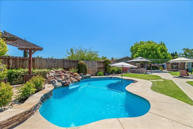 3212 Barry Ct, Ceres, CA 95307