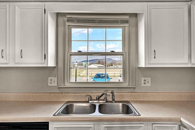 2323 Ranch RD, Roanoke, VA 24017