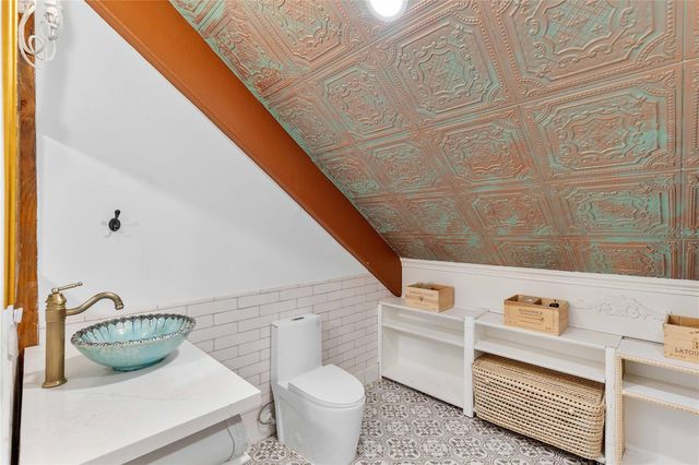 6641 S Eagle Road, Anahuac, TX 77514