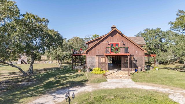 6641 S Eagle Road, Anahuac, TX 77514