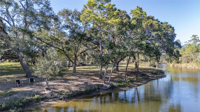 6641 S Eagle Road, Anahuac, TX 77514