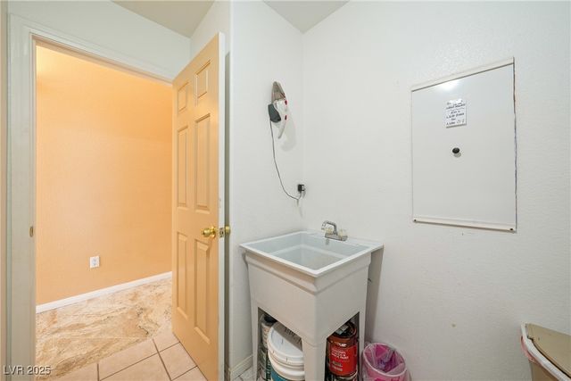 2500 Tecumseh Avenue, Pahrump, NV 89048