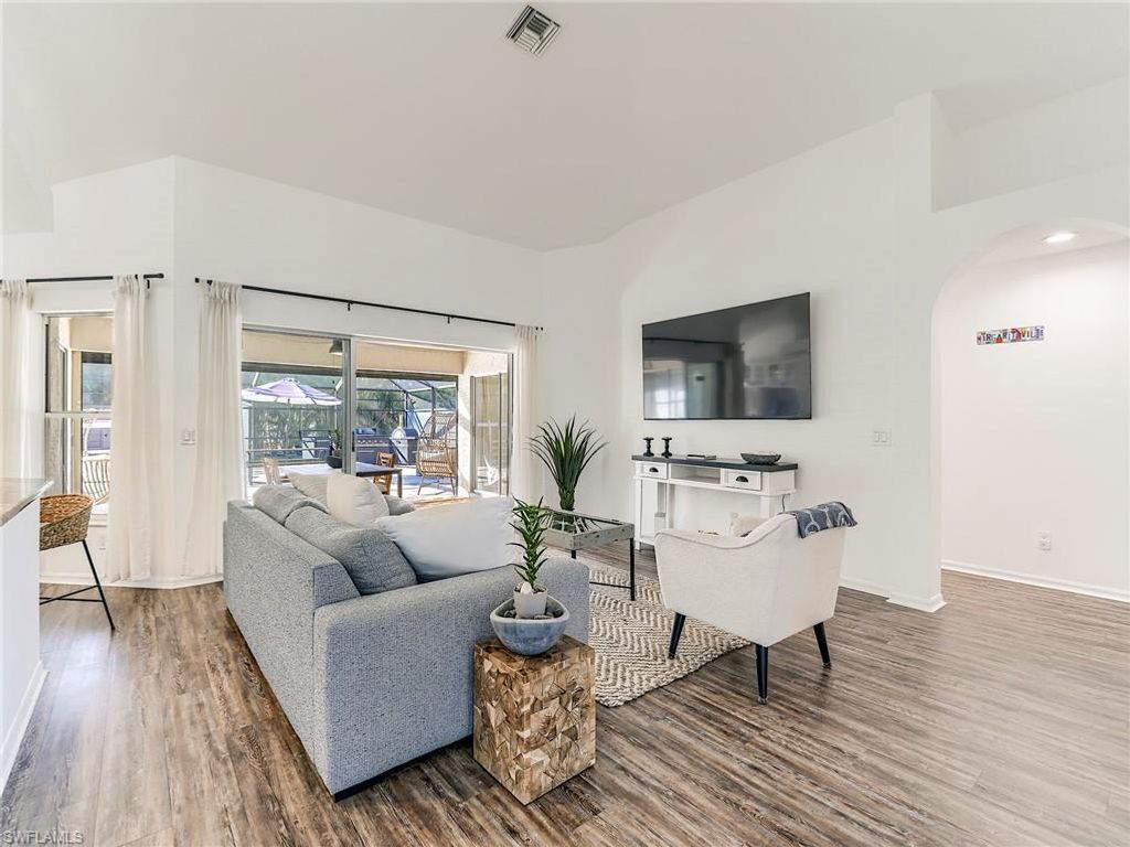 Image 1 of property listing at 1190 SW 57th ST, Cape Coral, FL 33914