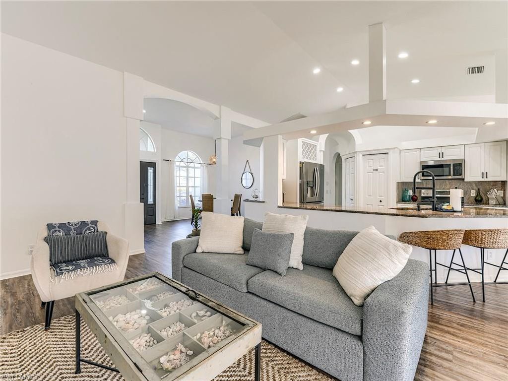 Image 5 of property listing at 1190 SW 57th ST, Cape Coral, FL 33914