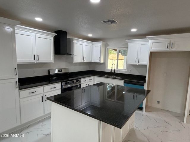 6829 W MONTE VISTA Road, Phoenix, AZ 85035