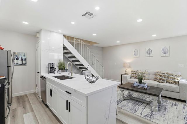 812 Blossom Hill Road 2, San Jose, CA 95123