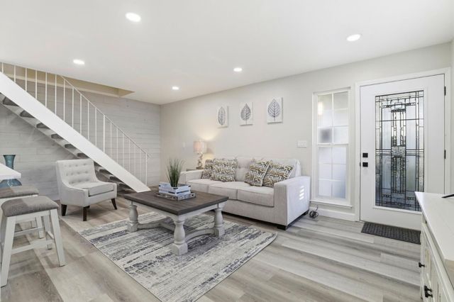 812 Blossom Hill Road 2, San Jose, CA 95123
