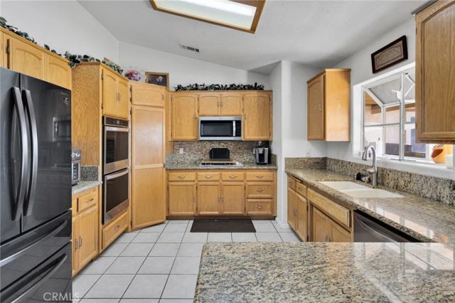 18575 Atlantic Street, Hesperia, CA 92345