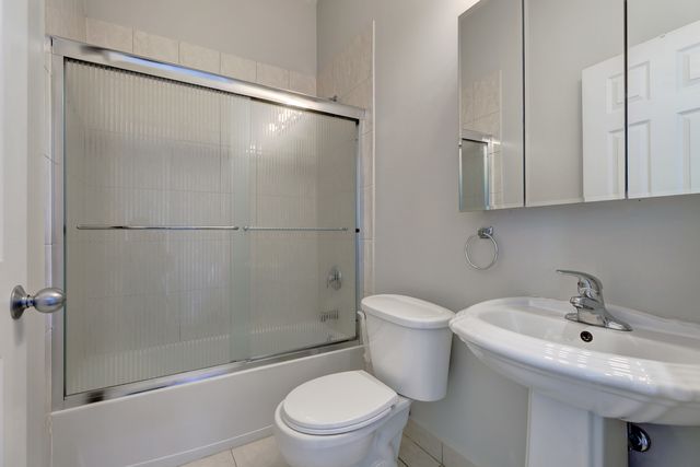 1329 W Loyola Avenue 3C, Chicago, IL 60626