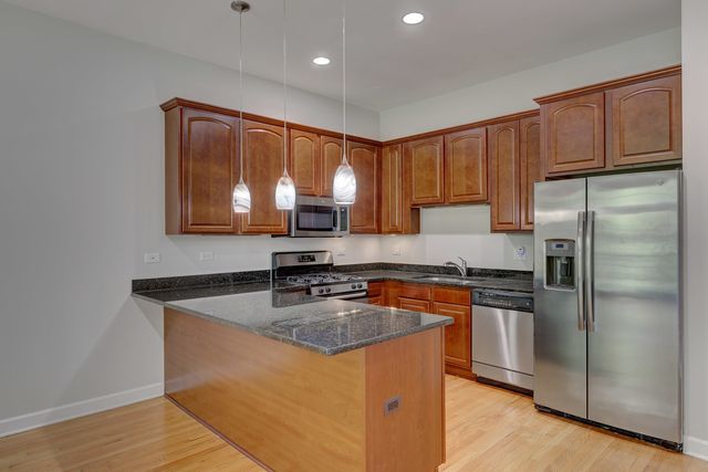 1329 W Loyola Avenue 3C, Chicago, IL 60626