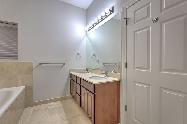 1329 W Loyola Avenue 3C, Chicago, IL 60626