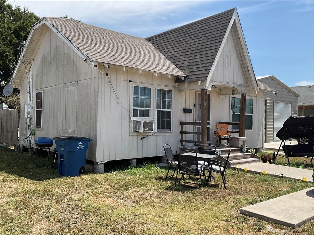 213 S Mccall St, Sinton, TX 78387 — photo 3