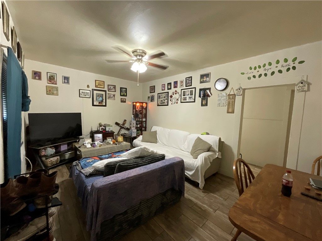 213 S Mccall St, Sinton, TX 78387 — photo 4