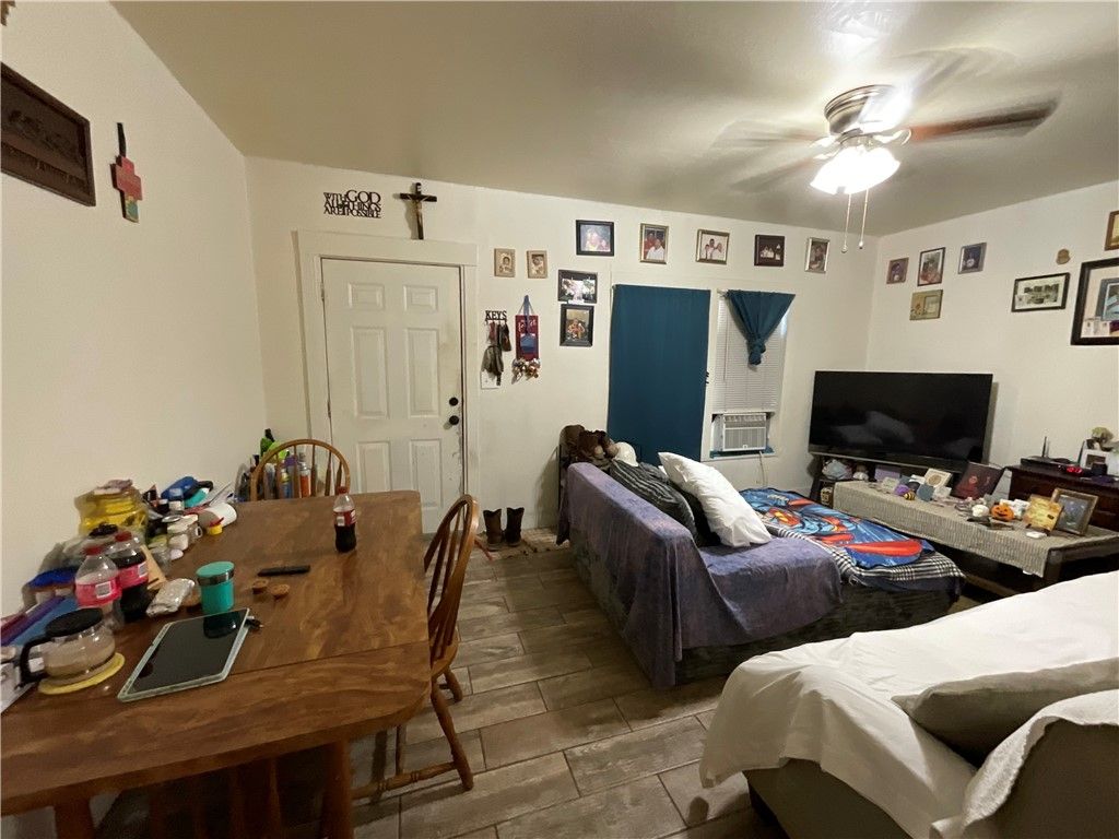 213 S Mccall St, Sinton, TX 78387 — photo 5