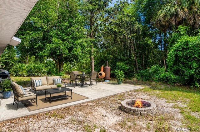 3232 S Westmoreland Drive, Homosassa, FL 34448