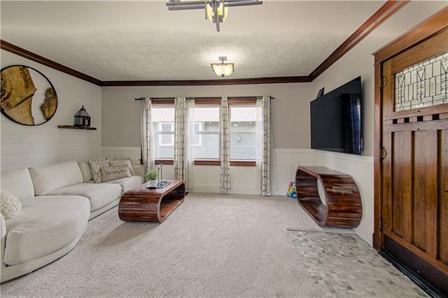 1714 S Overton Avenue, Independence, MO 64052