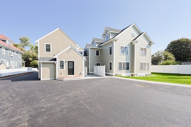 54 South St, Medford, MA 02155