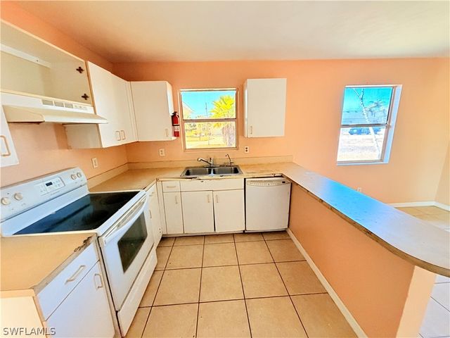 419 NE 16th PL, Cape Coral, FL 33909