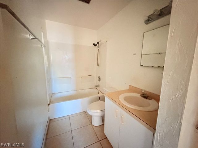 419 NE 16th PL, Cape Coral, FL 33909