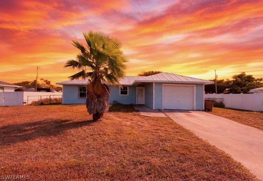 419 NE 16th PL, Cape Coral, FL 33909