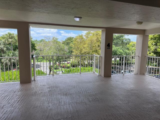 3850 Oaks Clubhouse Dr 403, Pompano Beach, FL 33069