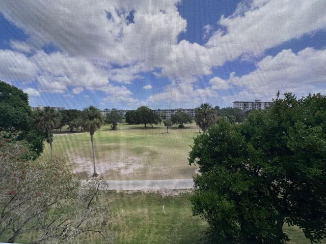 3850 Oaks Clubhouse Dr 403, Pompano Beach, FL 33069