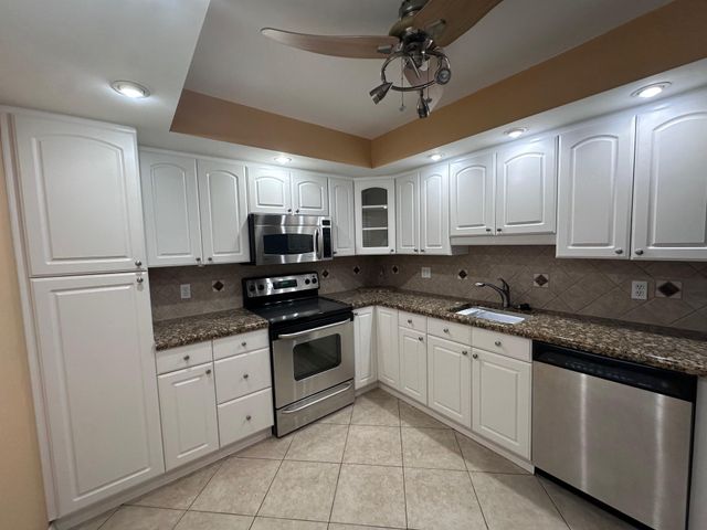 3850 Oaks Clubhouse Dr 403, Pompano Beach, FL 33069