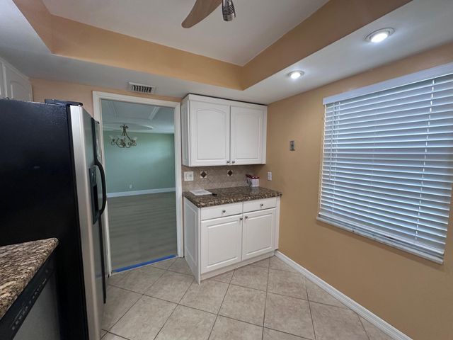 3850 Oaks Clubhouse Dr 403, Pompano Beach, FL 33069