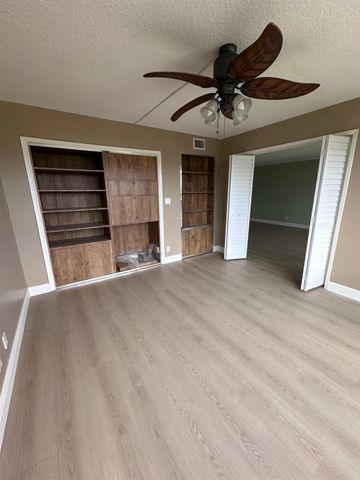 3850 Oaks Clubhouse Dr 403, Pompano Beach, FL 33069
