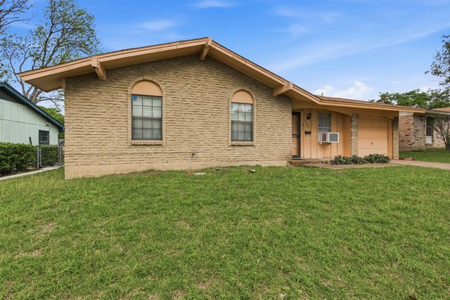 6435 Moonhill Drive, Dallas, TX 75241