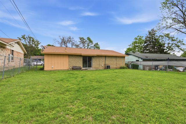 6435 Moonhill Drive, Dallas, TX 75241