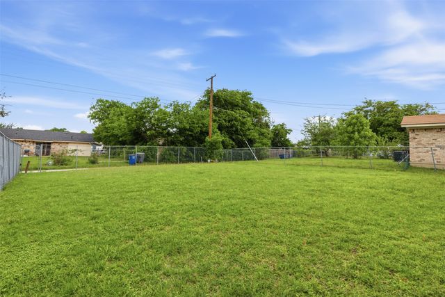 6435 Moonhill Drive, Dallas, TX 75241