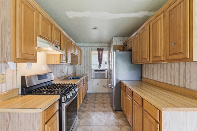 6435 Moonhill Drive, Dallas, TX 75241