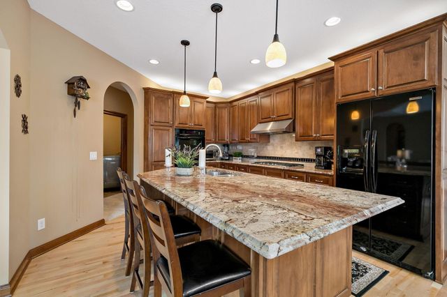 2269 Wildwood Drive, Shakopee, MN 55379