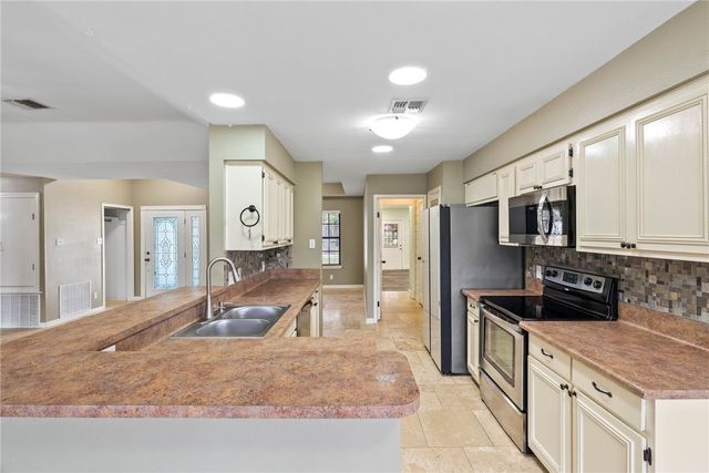 2480 Henrietta Pl, Ingleside, TX 78362