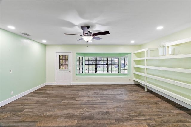 2480 Henrietta Pl, Ingleside, TX 78362