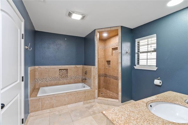 2480 Henrietta Pl, Ingleside, TX 78362