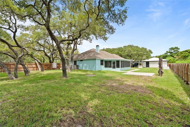 2480 Henrietta Pl, Ingleside, TX 78362