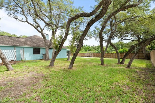 2480 Henrietta Pl, Ingleside, TX 78362