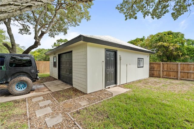 2480 Henrietta Pl, Ingleside, TX 78362